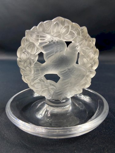 Baguier à la mésange et à la couronne de lauriers en cristal signé LALIQUE