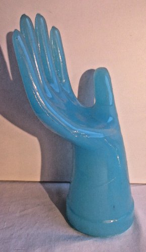 Baguier Art Déco, Présentoir à bijoux: Main en opaline bleue