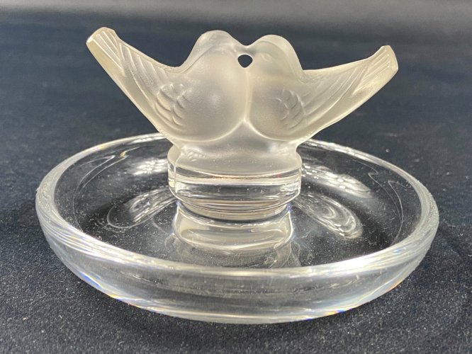 Baguier au couple de colombes en cristal signé LALIQUE