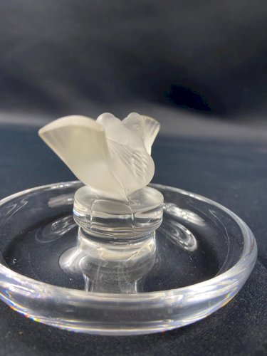 Baguier au couple de colombes en cristal signé LALIQUE