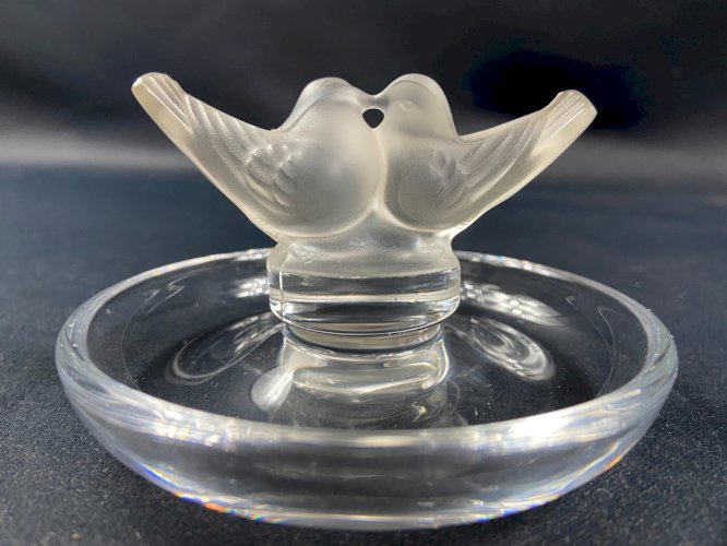 Baguier au couple de colombes en cristal signé LALIQUE