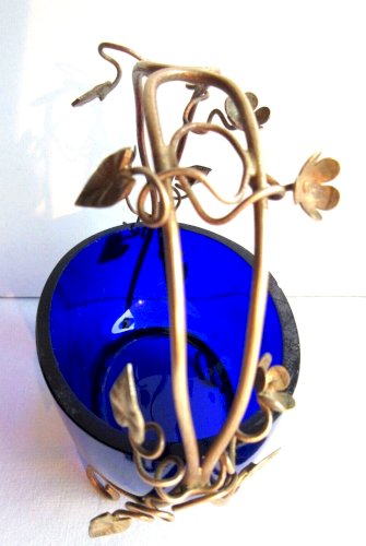 "Baguier Napoléon III, Panier vide-poche en verre bleu cobalt, armature laiton