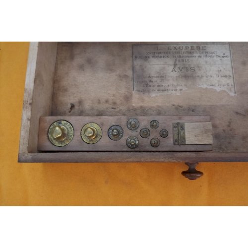 Balance Trebuchet 19 ème avec ces Poids .