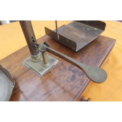 Balance Trebuchet 19 ème avec ces Poids .