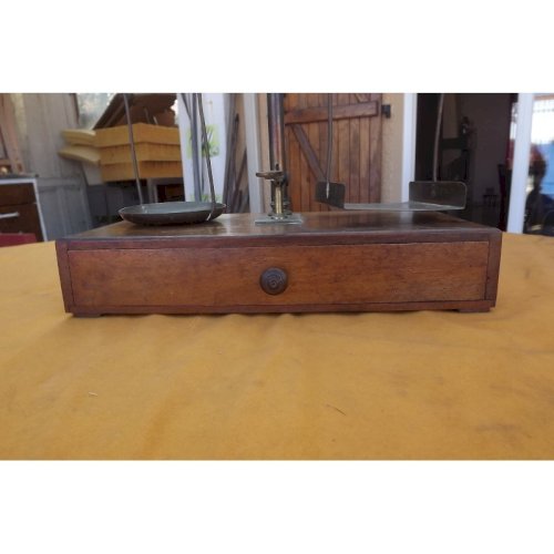 Balance Trebuchet 19 ème avec ces Poids .