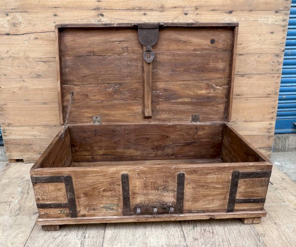 banc - coffre en teck birman avec  ferrures dorigine