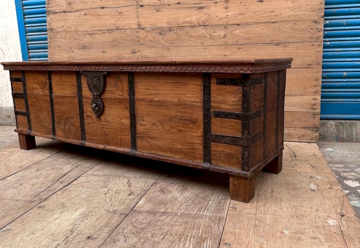 banc - coffre en teck birman avec  ferrures dorigine