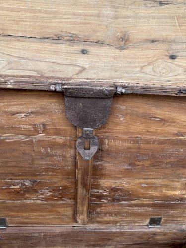 banc - coffre en teck birman avec  ferrures dorigine