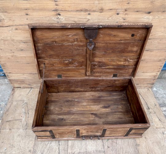 banc - coffre en teck birman avec  ferrures dorigine