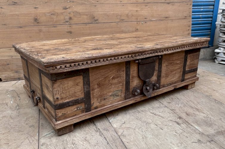 banc - coffre en teck birman avec  ferrures dorigine