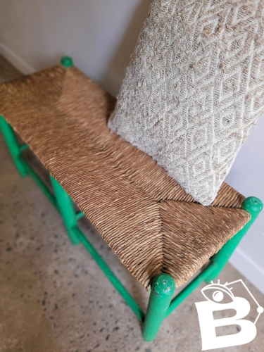 Banc en paille et bois ancien