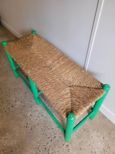 Banc en paille et bois ancien
