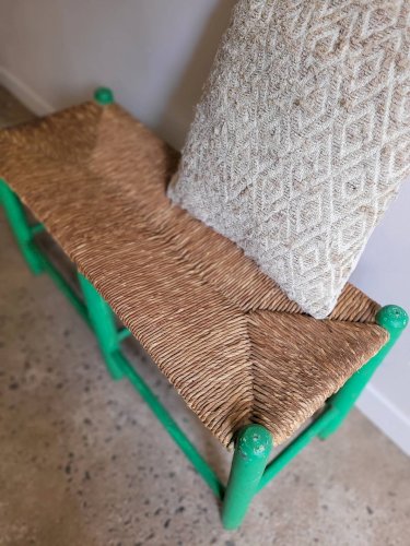 Banc en paille et bois ancien