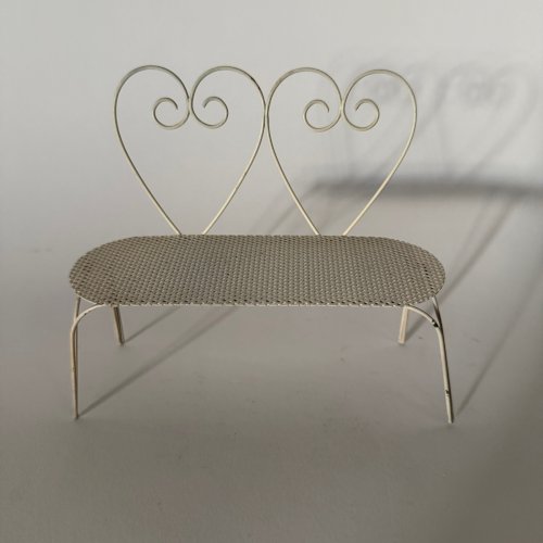 Banc miniature Poupées Peynet en fer forgé perforé 1960 L9324