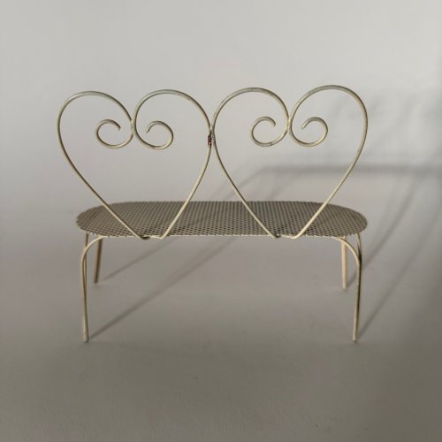 Banc miniature Poupées Peynet en fer forgé perforé 1960 L9324