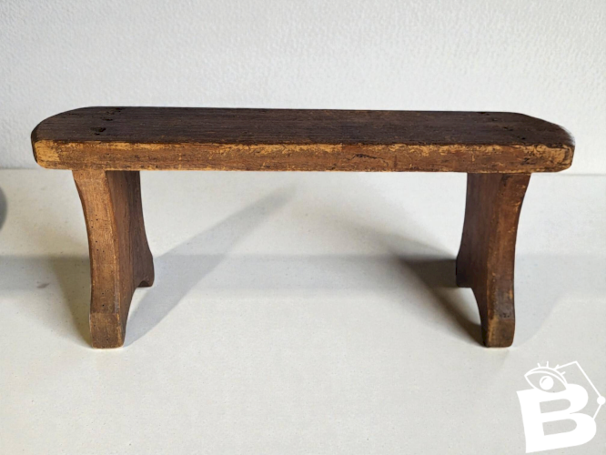 Banc / repose pieds en bois