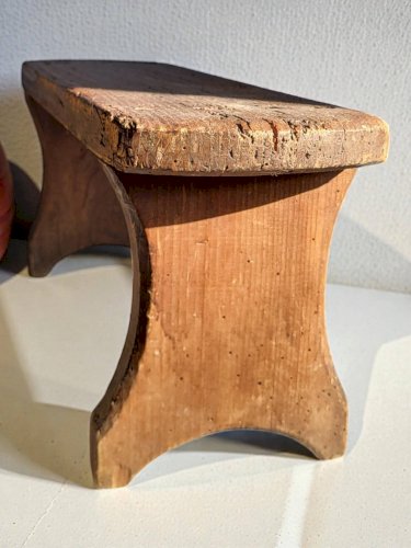 Banc / repose pieds en bois