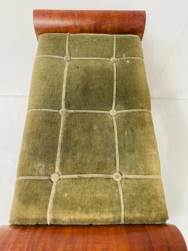 Banquette de piano  art déco en acajou moucheté recouvrement velours .XX siècle.