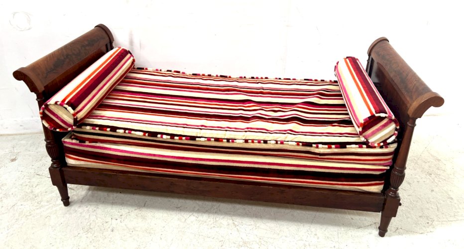 Banquette lit de repos de style Louis XVI en acajou XIX siècle