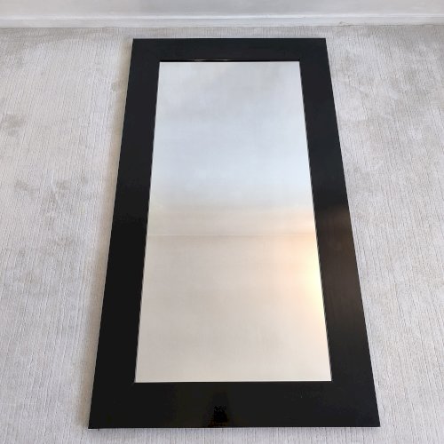 ✨✨✨ Barbara Barry – Très beau grand miroir intemporel, noir laqué Barbara Barry en bel état, non piqué ✨✨✨