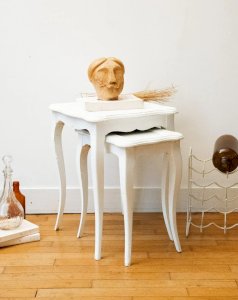 Barbara, les 2 tables gigognes blanches en bois N°111