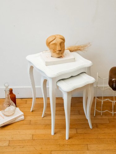 Barbara, les 2 tables gigognes blanches en bois N°111