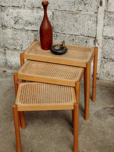 Barbara, les tables gigognes en cannage N°41