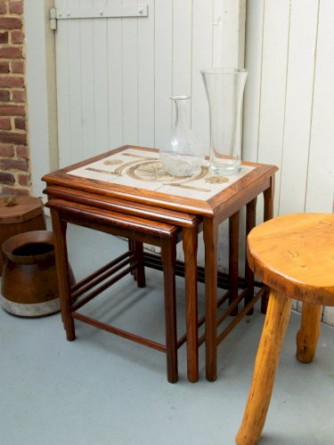 Barbara, les tables gigognes en faïence N°49