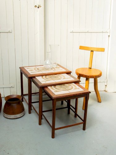 Barbara, les tables gigognes en faïence N°49