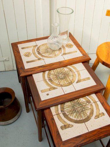 Barbara, les tables gigognes en faïence N°49