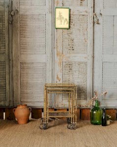 Barbara, les tables gigognes en laiton doré et verre fumé N°138