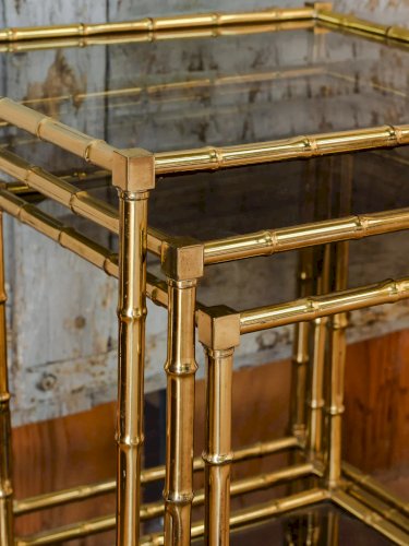 Barbara, les tables gigognes en laiton doré et verre fumé N°138