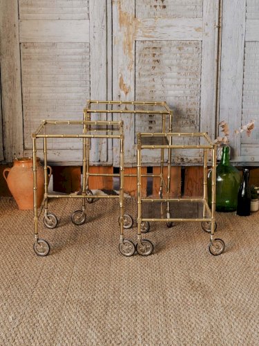 Barbara, les tables gigognes en laiton doré et verre fumé N°138