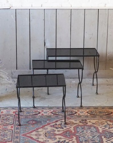 Barbara, les tables gigognes en laiton et verre N°133