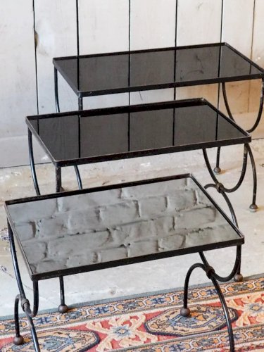 Barbara, les tables gigognes en laiton et verre N°133