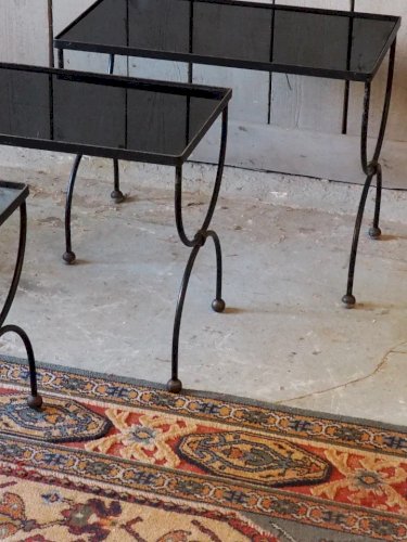 Barbara, les tables gigognes en laiton et verre N°133