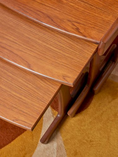 Barbara, les tables gigognes scandinaves en bois N°128