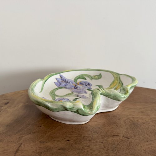Barbotine coupe aux iris Capodimonte XXe M3554