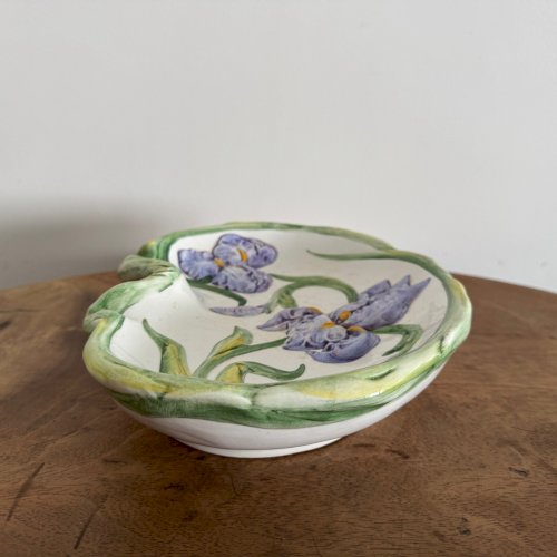 Barbotine coupe aux iris Capodimonte XXe M3554