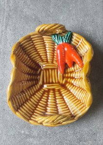 Barbotine "Panier carottes"Vallauris