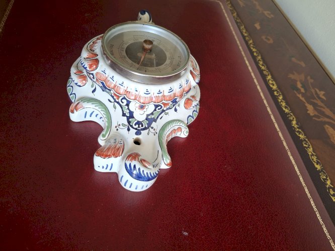 Baromètre en faience de Rouen peinte à la main