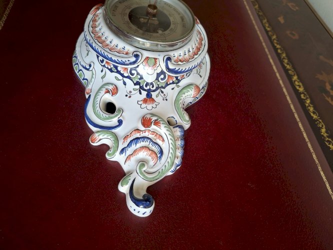 Baromètre en faience de Rouen peinte à la main