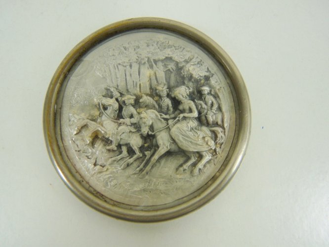 Bas relief argent repoussé CHASSE A COURRE cadre métallique sous verre