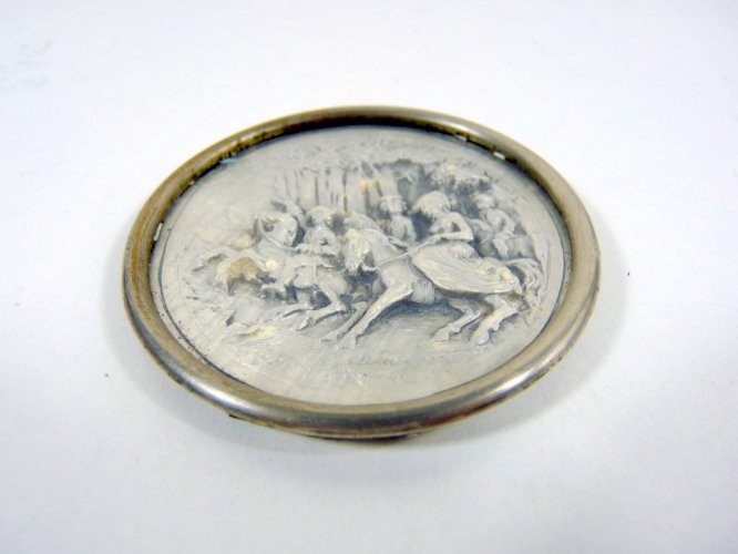 Bas relief argent repoussé CHASSE A COURRE cadre métallique sous verre
