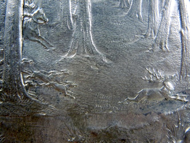Bas relief argent repoussé XIX° SCENE DE CHASSE poinçon tête sanglier cadre bois