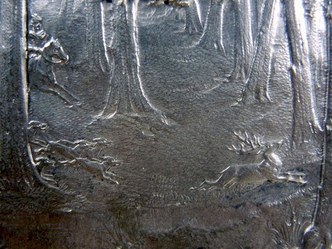 Bas relief argent repoussé XIX° SCENE DE CHASSE poinçon tête sanglier cadre bois