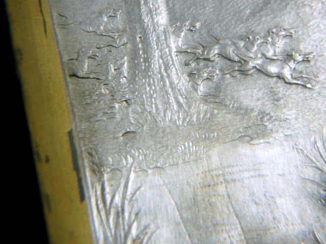 Bas relief argent repoussé XIX° SCENE DE CHASSE poinçon tête sanglier cadre bois