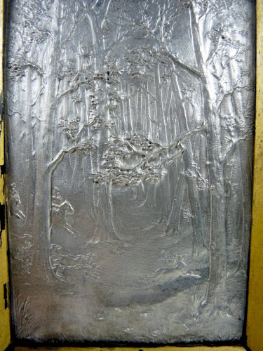 Bas relief argent repoussé XIX° SCENE DE CHASSE poinçon tête sanglier cadre bois