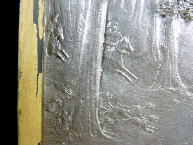 Bas relief argent repoussé XIX° SCENE DE CHASSE poinçon tête sanglier cadre bois