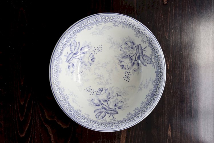 Bassine ancienne en faïence blanche et violette - Décor floral